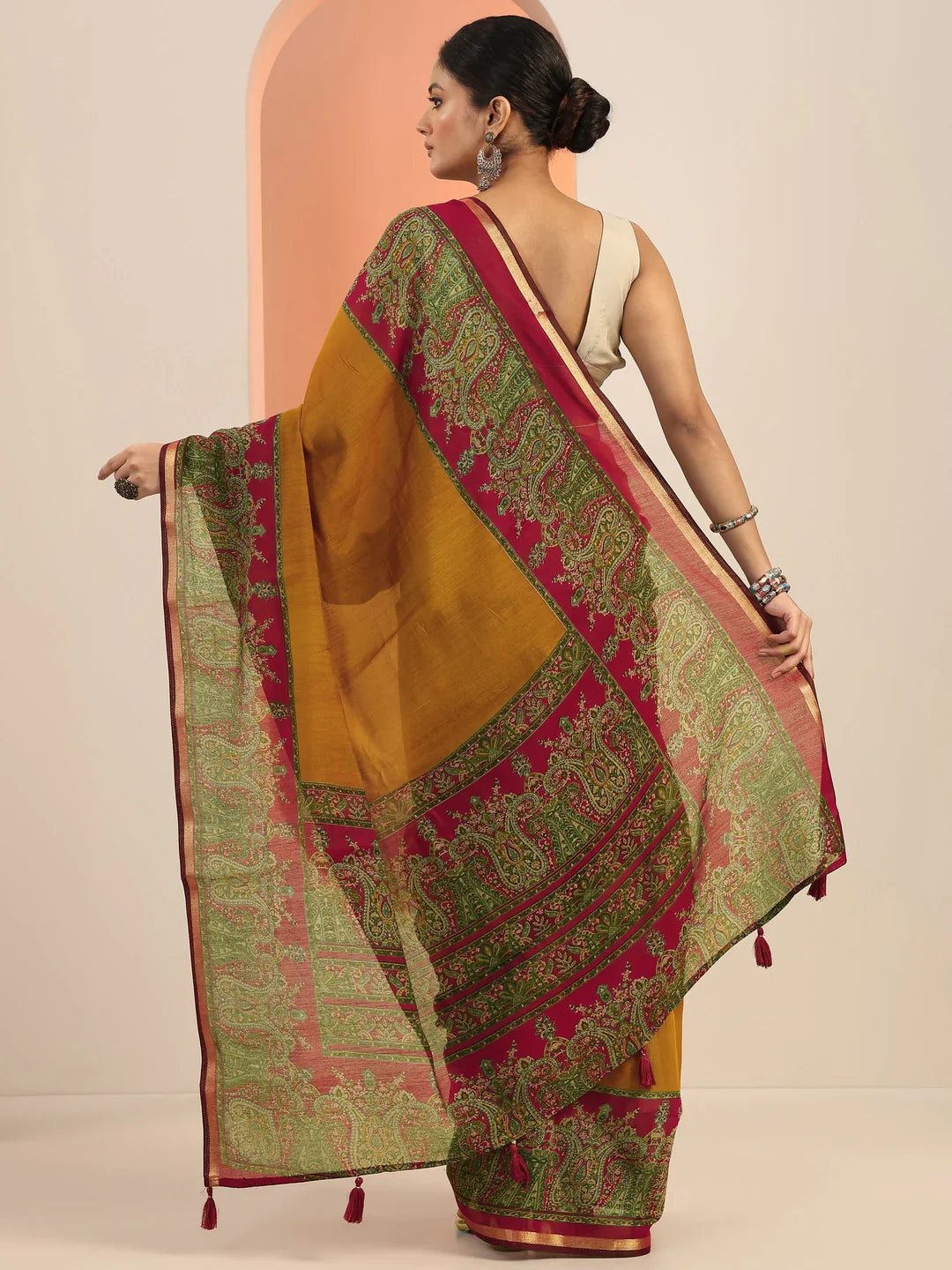 Mustard Printed Cotton Blend Saree with Unstitched Blouse Piece